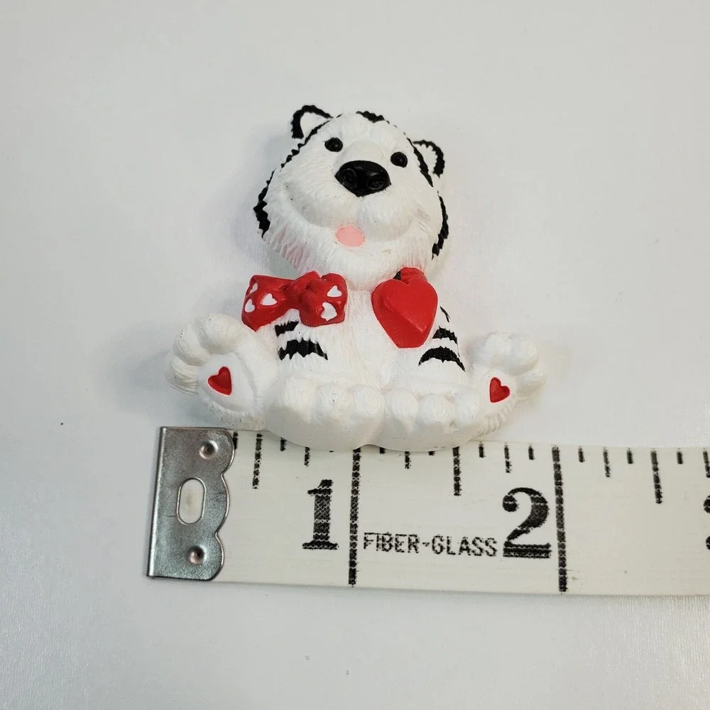 Vintage Hallmark Pin Valentines Tiger Cat Heart Bow White Black 1995 Brooch